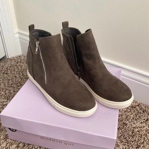 Madden Girl Wedge Sneakers GUC